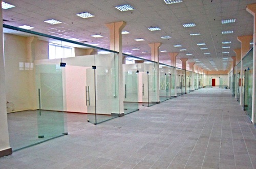 Стеклянные торговые перегородки