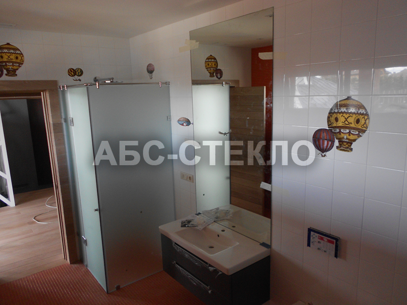 Зеркало и душевая в ВАО.