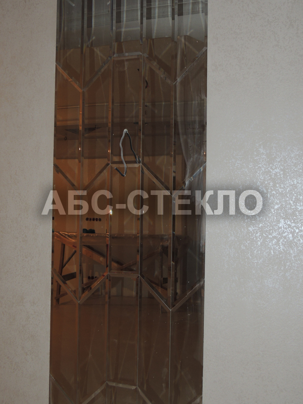 Зеркальное панно на Новой риге.