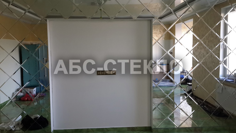 Зеркальное панно. Рублевское шоссе.