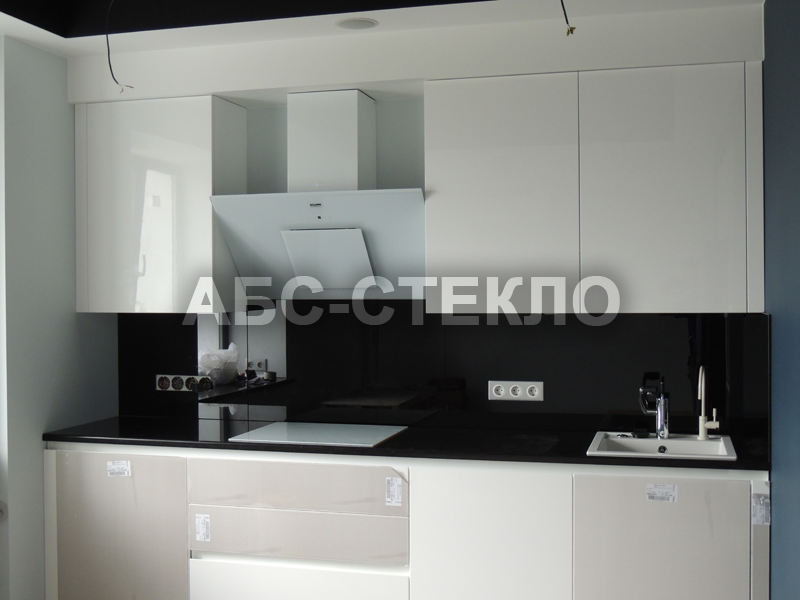 Скинали стекло Блэк перл на Сиреневом бульваре.