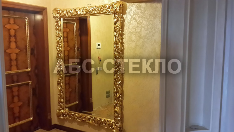 Зеркало в багетной раме (золото патина).