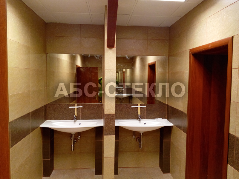 Зеркало в санузле.