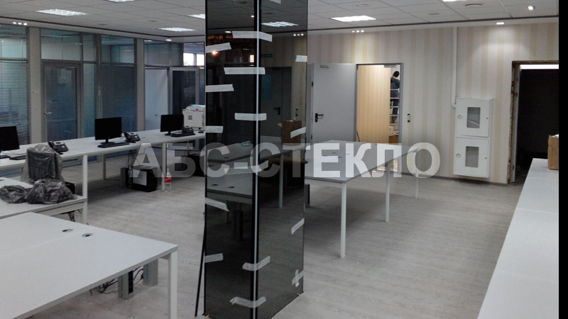 Колонна из черного стекла (Блэк перл). 