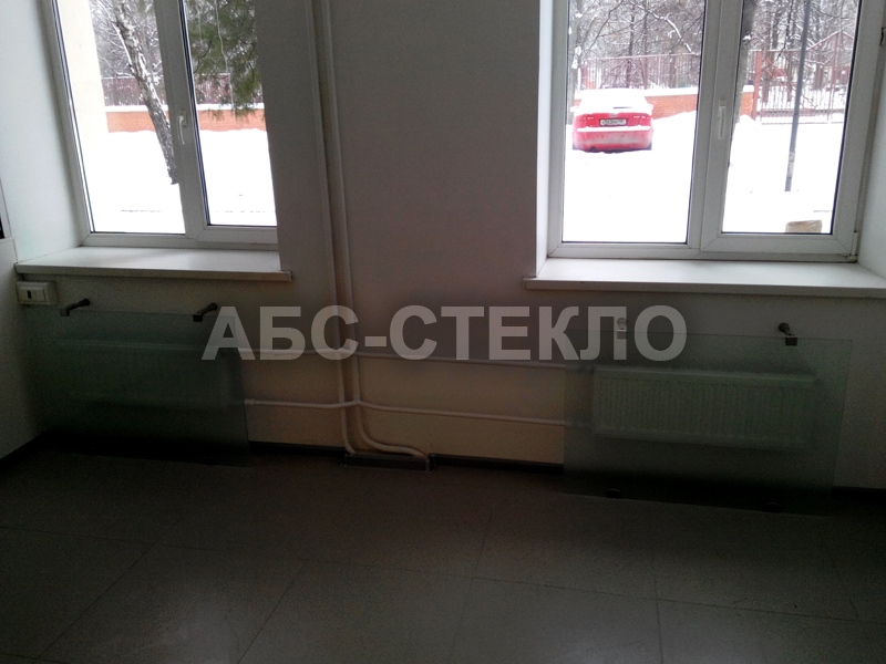 Экран радиатора из закаленного стекла.