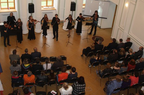 Международный пятый симпозиум по художественному стеклу.