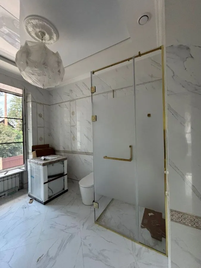 Нестандартная душевая высотой 2.7 метра