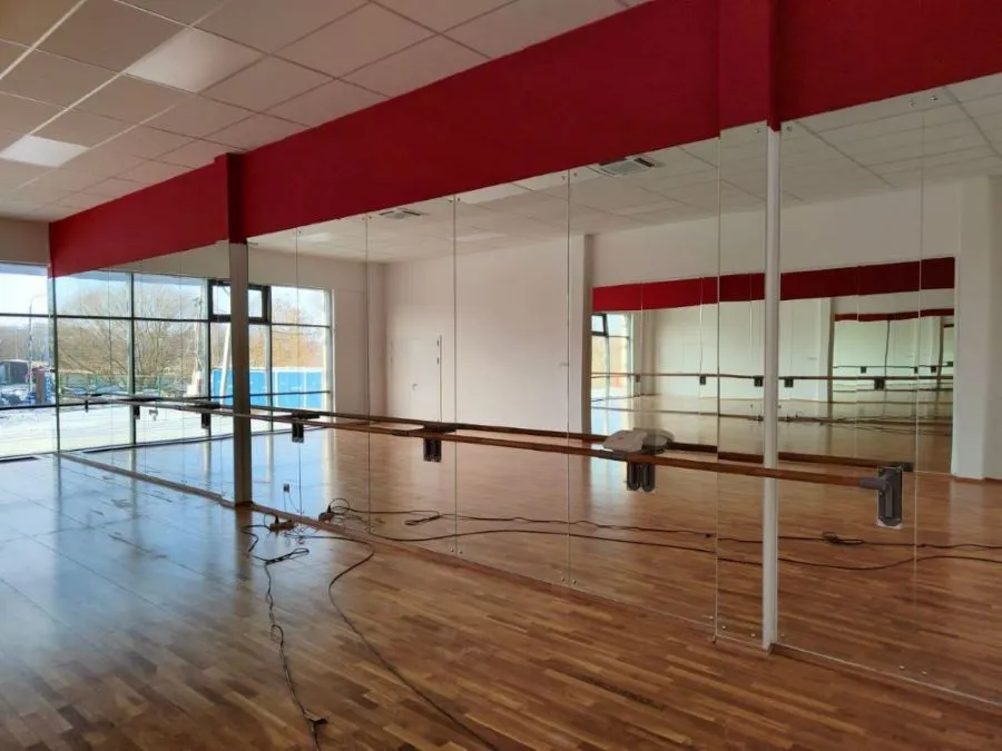 Зеркала с балетными станками для танцевального зала в Бронницах 