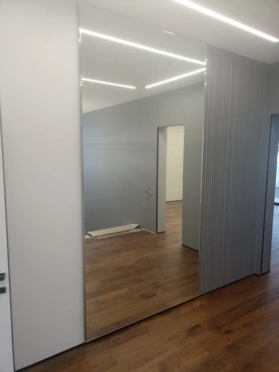 Зеркала в коттедж на Новой Риге