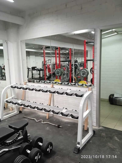 Зеркала в спорт зал 