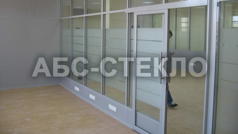 Стеклянная перегородка