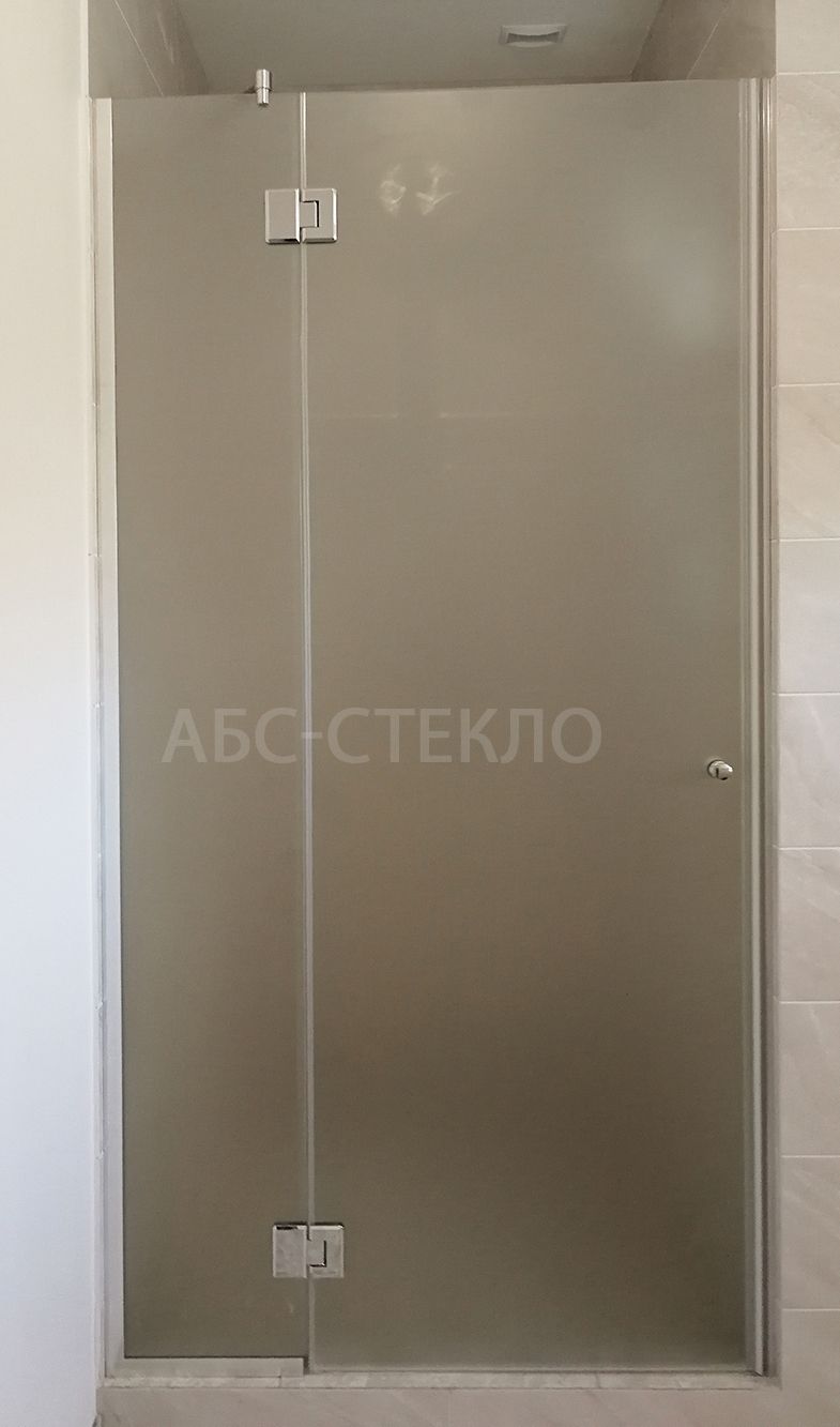 Наши работы: матовая дверь для душевой