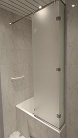 Наши работы: двери, душевые,зеркала.