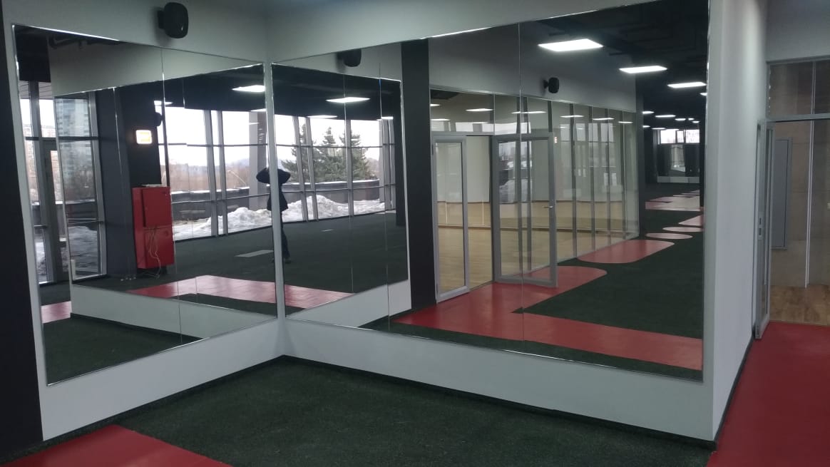 Наши работы: двери, душевые,зеркала.