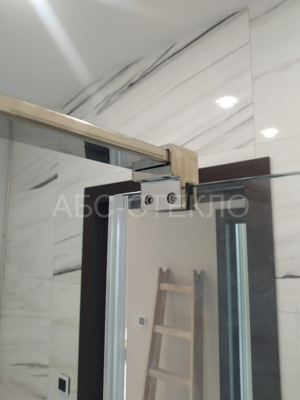 Стеклянные душевые