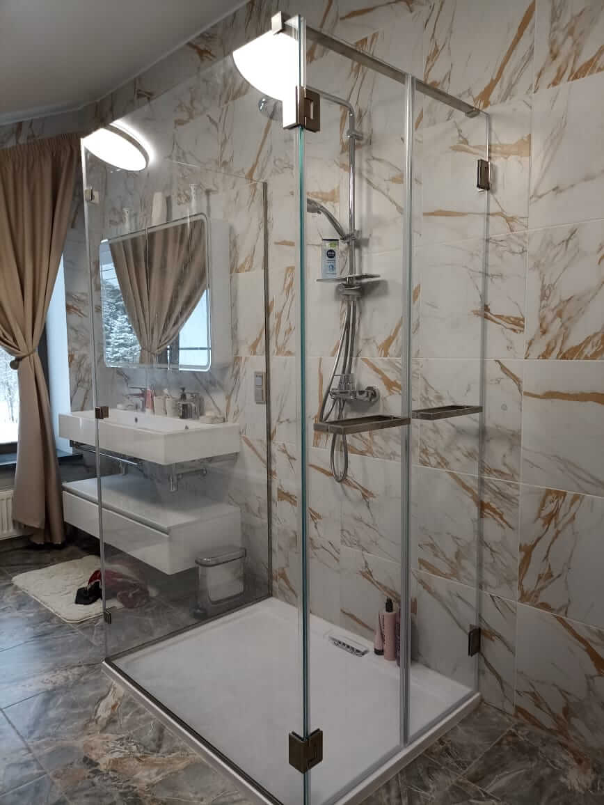 Наши работы: двери, душевые,зеркала.