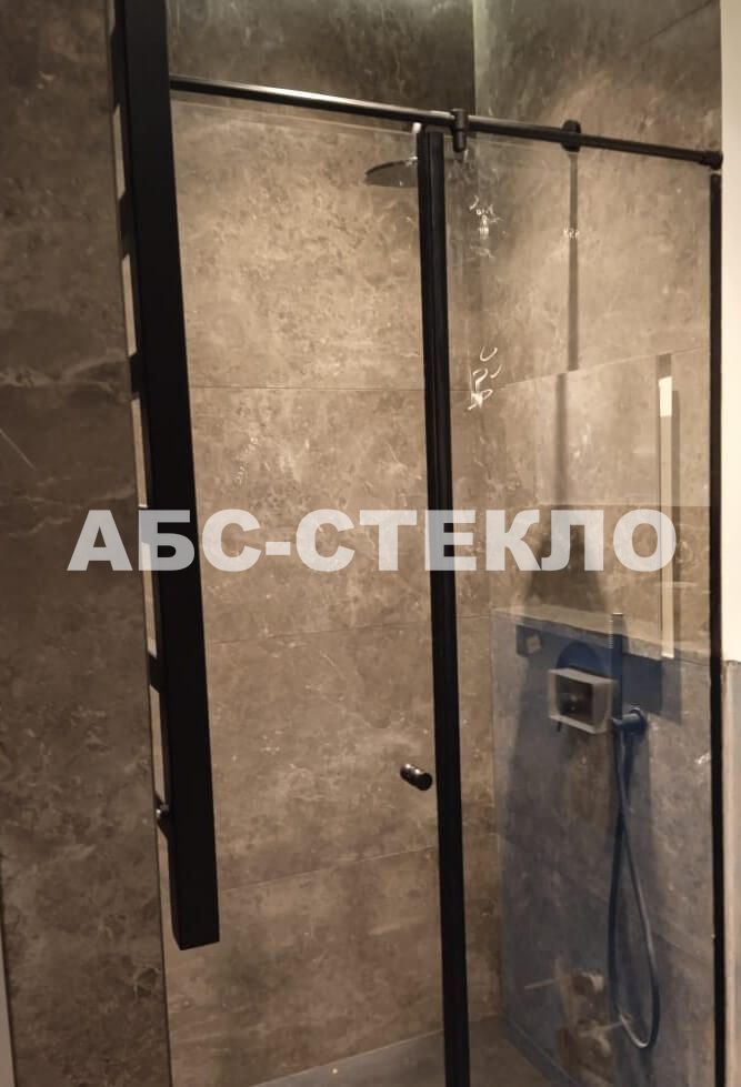 Наши работы: двери, душевые,зеркала.