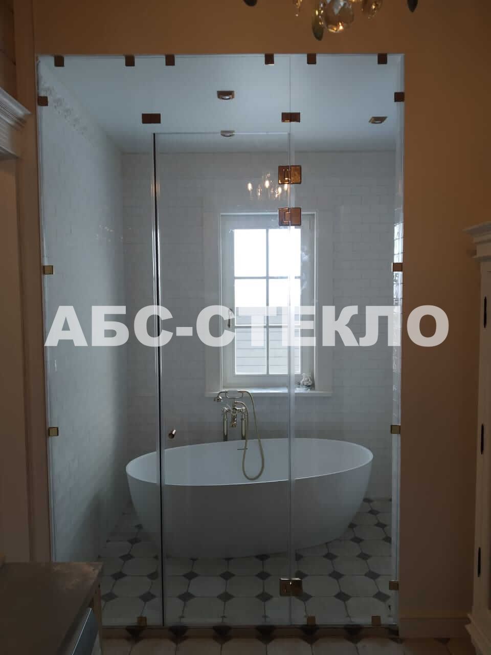 Наши работы: двери, душевые,зеркала.