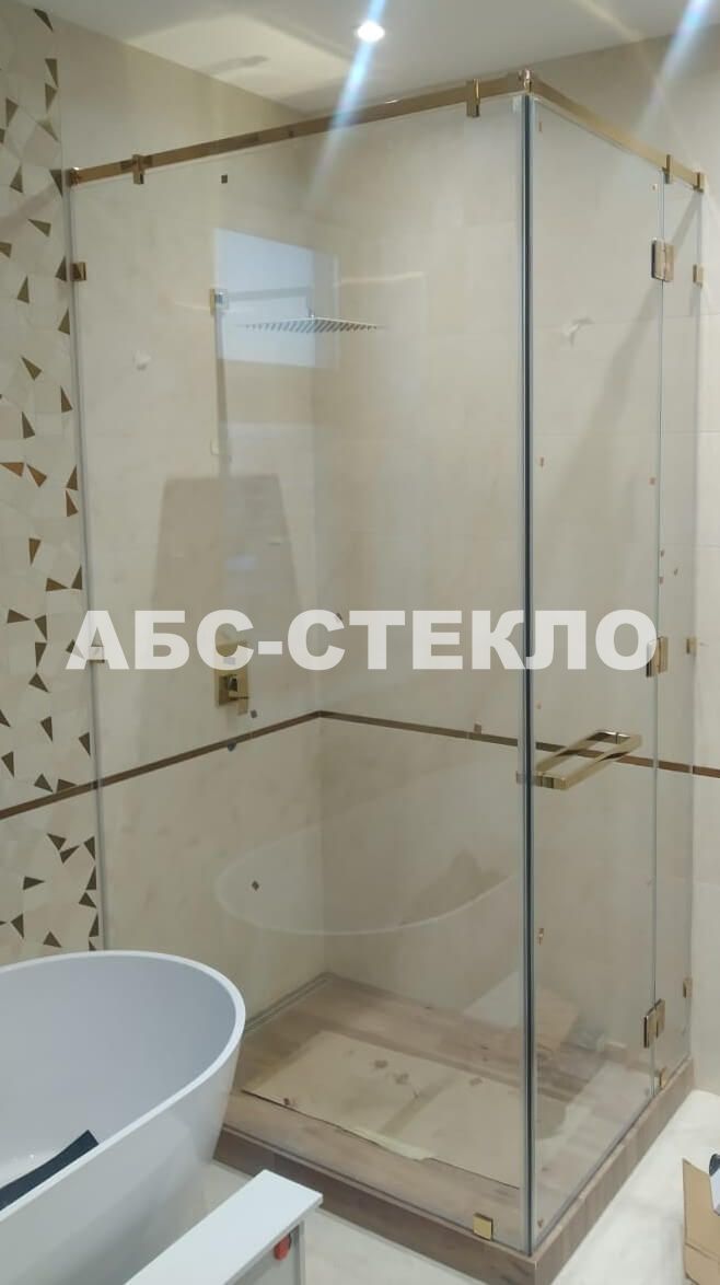 Наши работы: двери, душевые,зеркала.