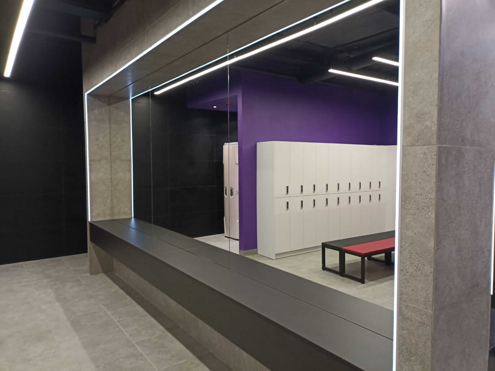 Наши работы: двери, душевые,зеркала.