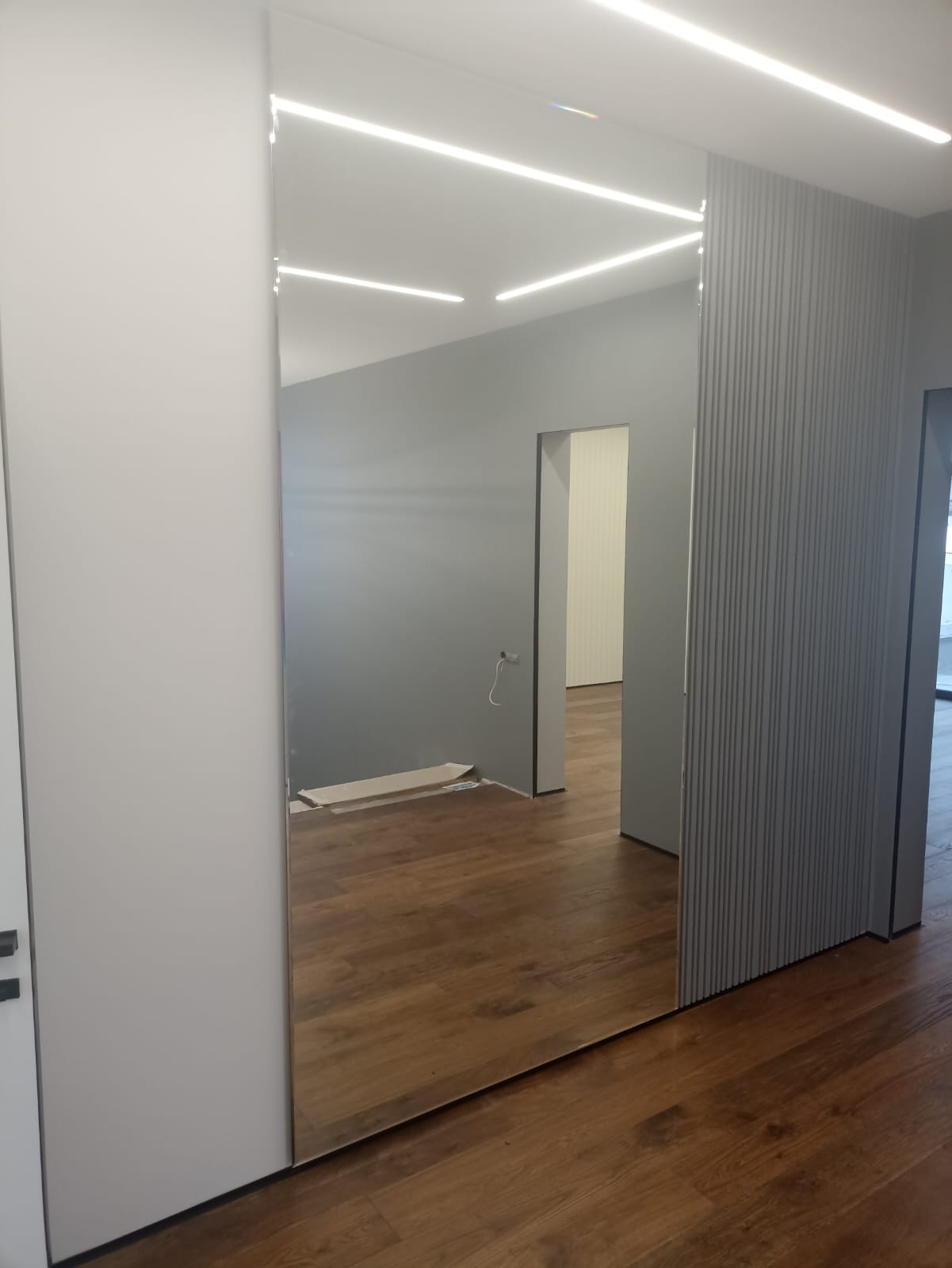 Зеркала в коттедж на Новой Риге