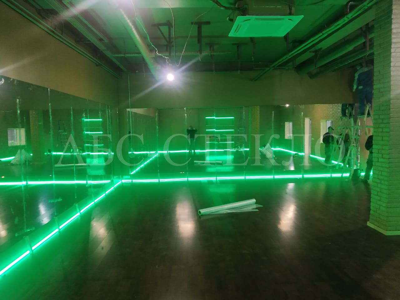 Наши работы: зеркала для Фитнес СССР.