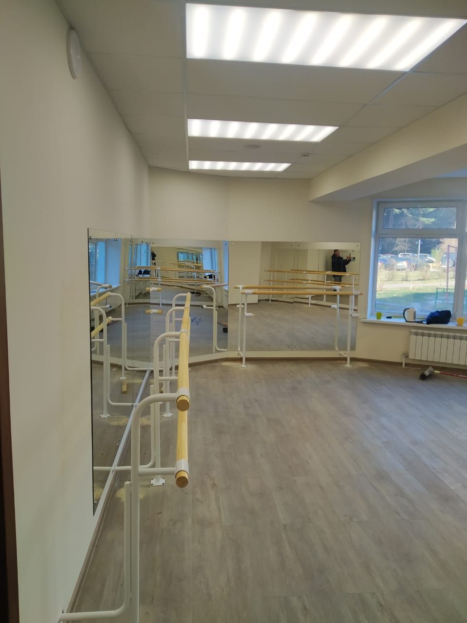 Зеркало в танцевальной студии